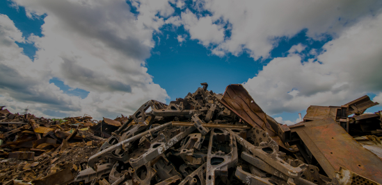 montaña chatarra férrica